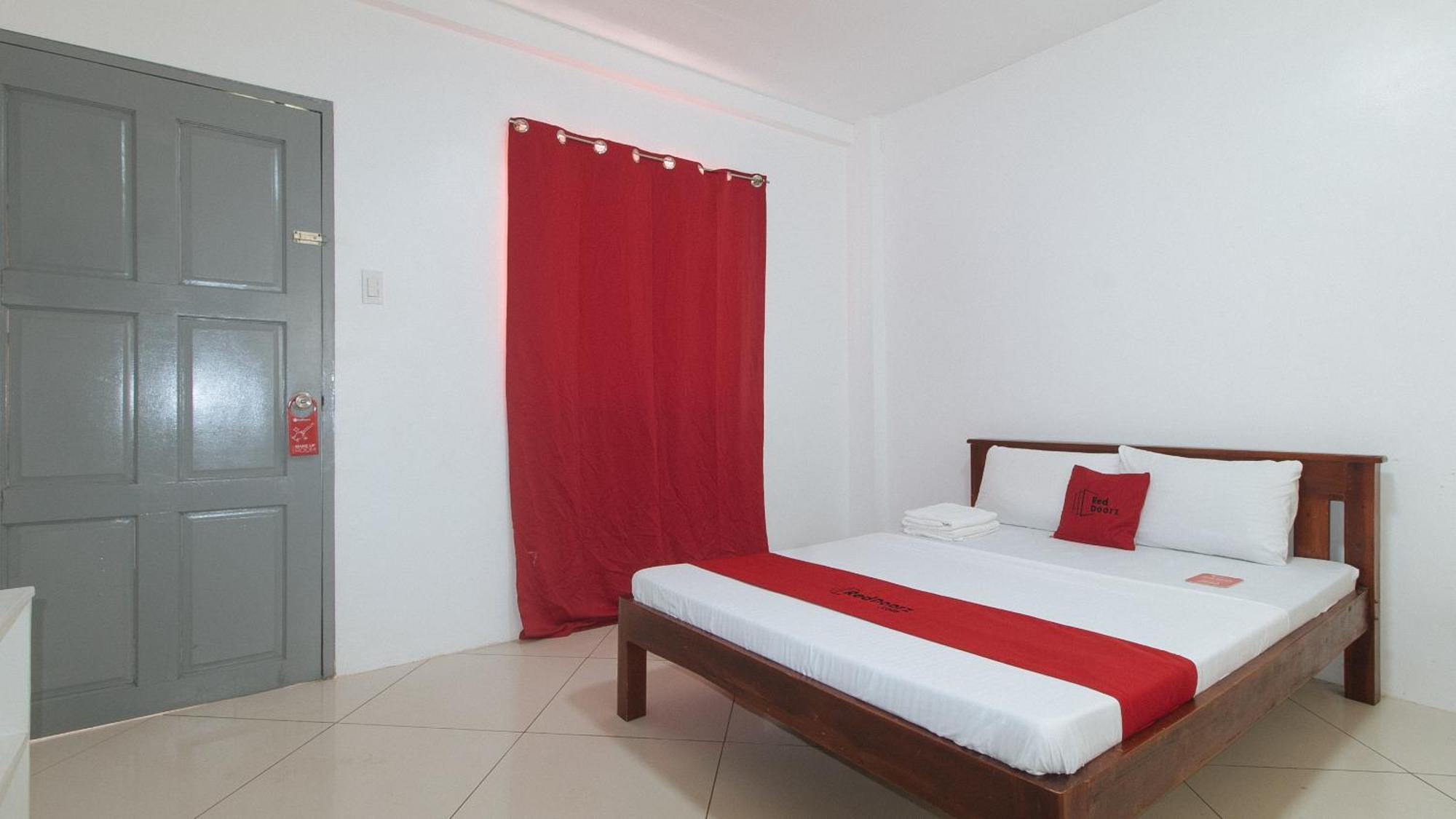 Reddoorz At Fat J Apartelle Mactan Cebu Exterior foto
