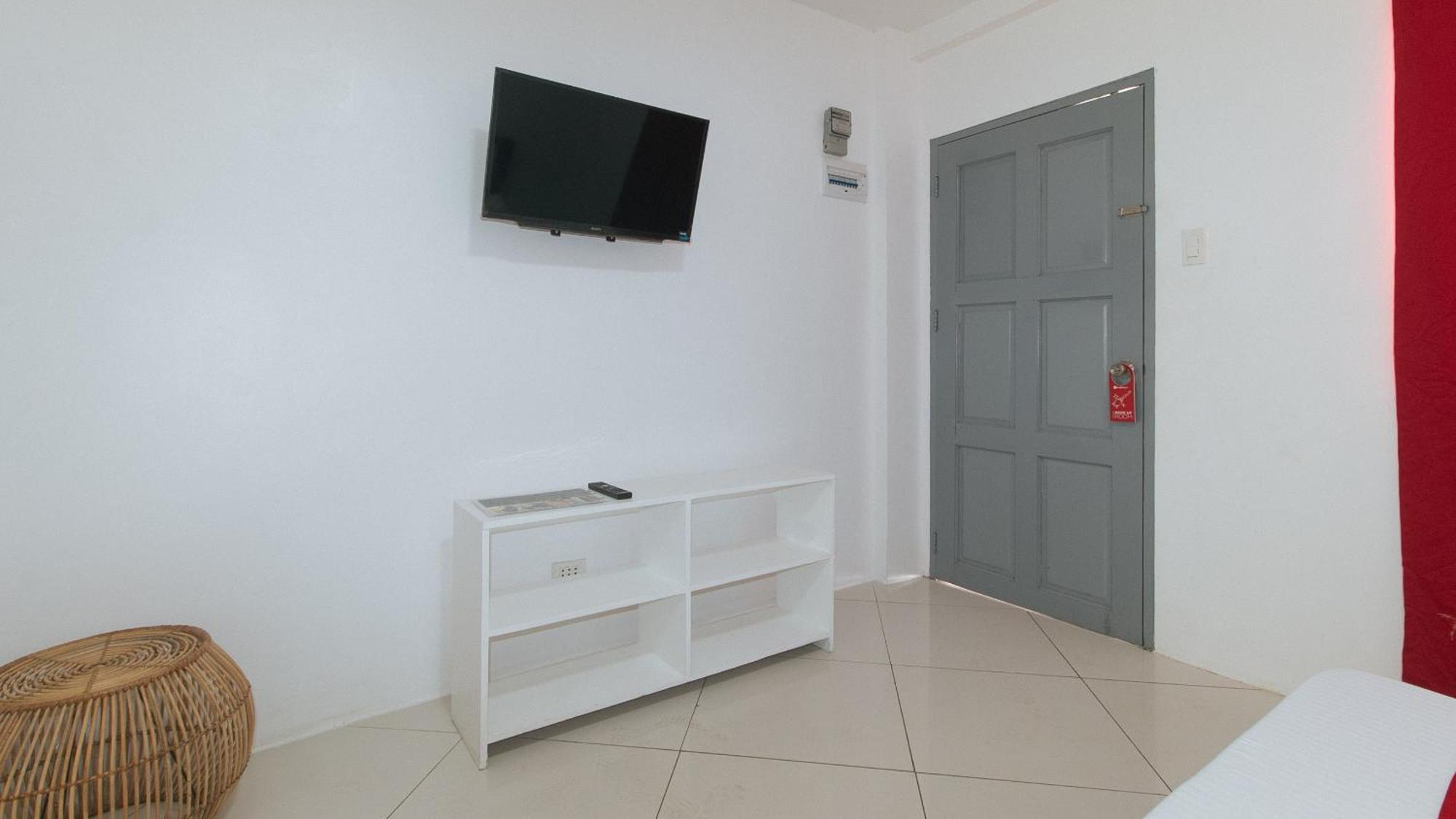 Reddoorz At Fat J Apartelle Mactan Cebu Exterior foto