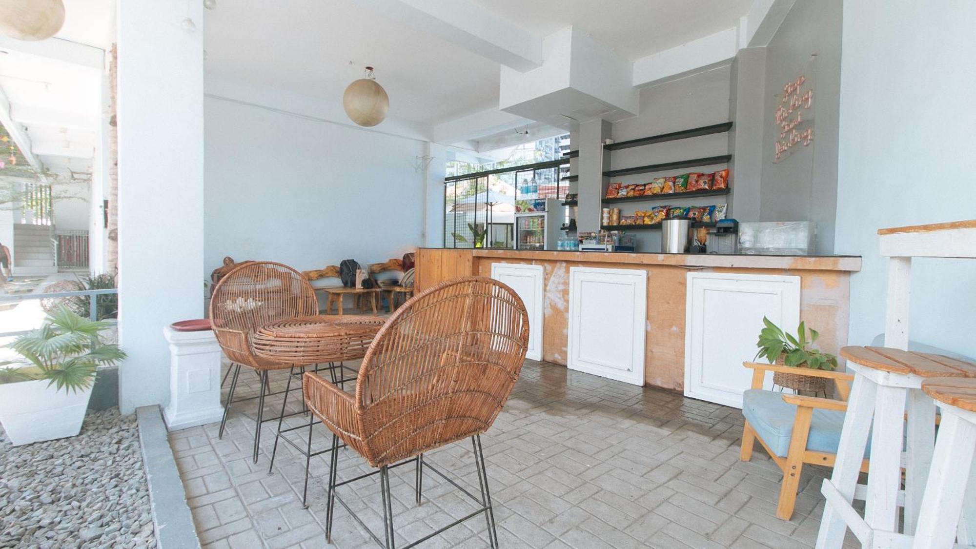 Reddoorz At Fat J Apartelle Mactan Cebu Exterior foto